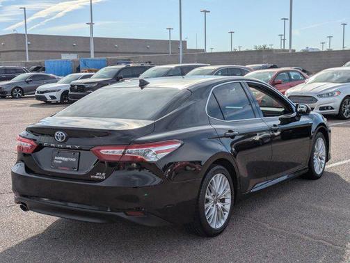 2020 Toyota Camry Hybrid XLE