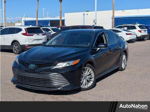 2020 Toyota Camry Hybrid XLE