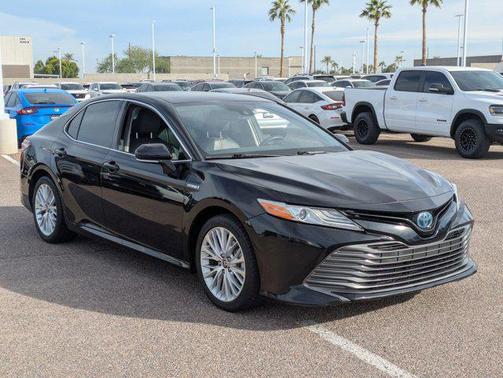 2020 Toyota Camry Hybrid XLE