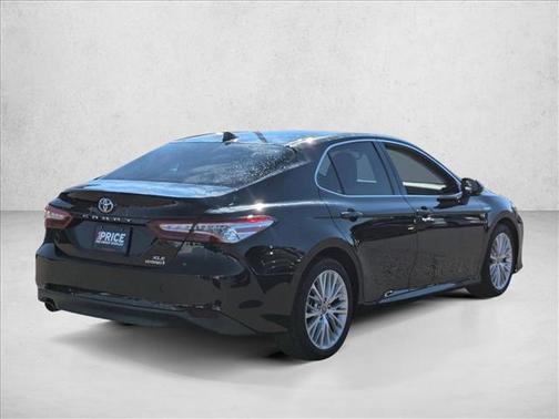 2020 Toyota Camry Hybrid XLE