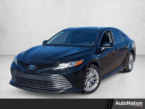 2020 Toyota Camry Hybrid XLE
