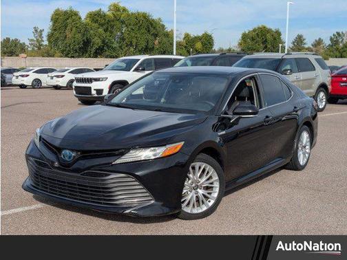 2020 Toyota Camry Hybrid XLE