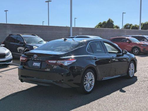2020 Toyota Camry Hybrid XLE