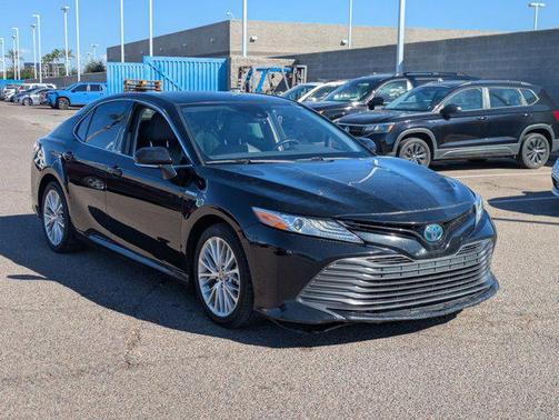 2020 Toyota Camry Hybrid XLE