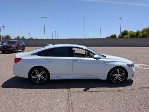 Platinum White Pearl 2022 Honda Accord Touring 2.0T