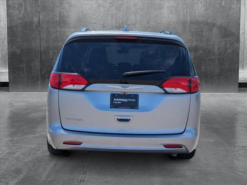 2020 Chrysler Voyager LXI