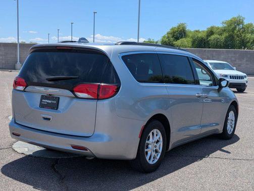 2020 Chrysler Voyager LXI