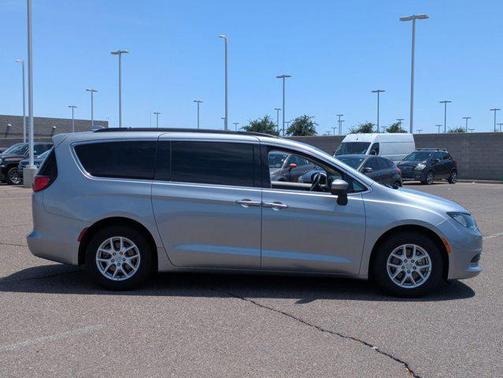 2020 Chrysler Voyager LXI