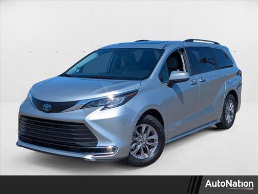 2021 Toyota Sienna XLE 8 Passenger