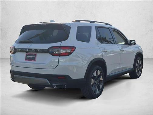 Platinum White Pearl 2026 Honda Pilot Elite