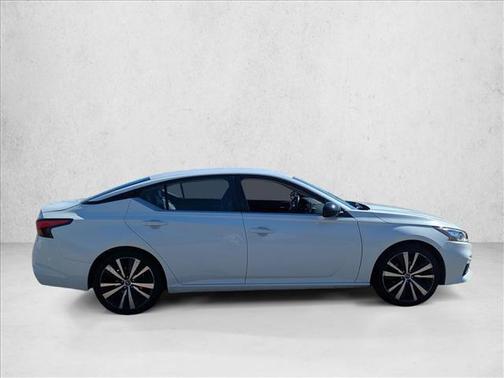 2021 Nissan Altima SR FWD