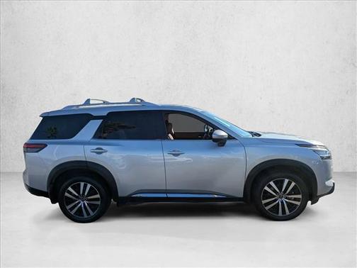 2023 Nissan Pathfinder Platinum FWD