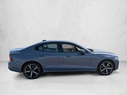 2024 Volvo S60 B5 Plus Dark Theme