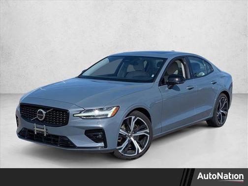 2024 Volvo S60 B5 Plus Dark Theme