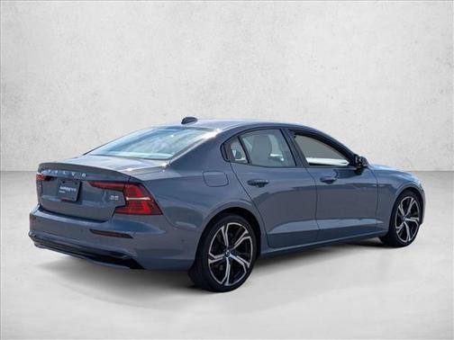 2024 Volvo S60 B5 Plus Dark Theme