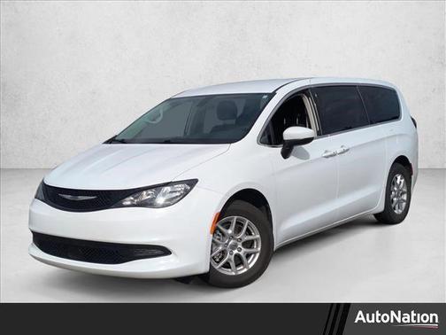 2022 Chrysler Voyager LX