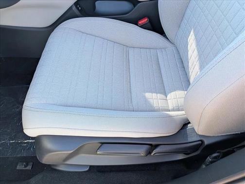 Platinum White Pearl 2027 Honda HR-V LX