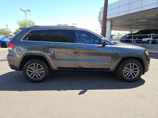 2019 Jeep Grand Cherokee Laredo