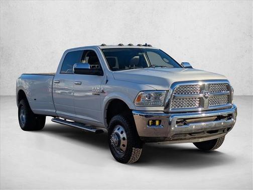 2017 RAM 3500 Laramie Crew Cab 4x4 8' Box
