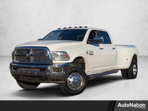 2017 RAM 3500 Laramie Crew Cab 4x4 8' Box