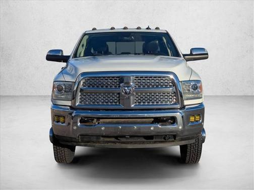 2017 RAM 3500 Laramie Crew Cab 4x4 8' Box