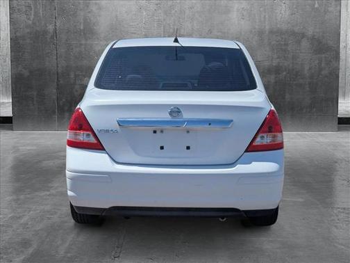 2011 Nissan Versa 1.8 S