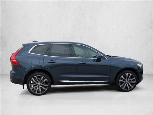 2023 Volvo XC60 B5 Ultimate Bright Theme