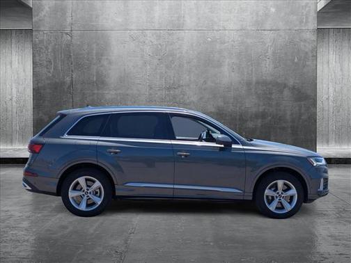 2024 Audi Q7 45 Premium Plus