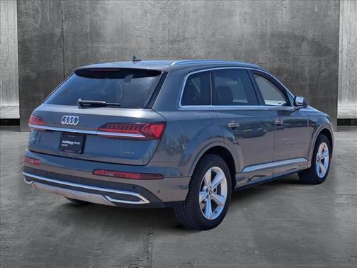 2024 Audi Q7 45 Premium Plus