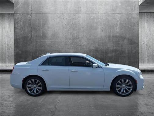2017 Chrysler 300 Limited