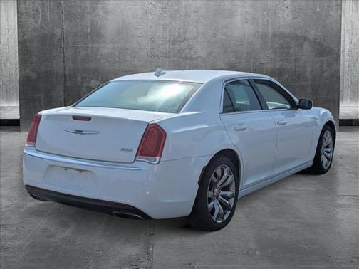 2017 Chrysler 300 Limited