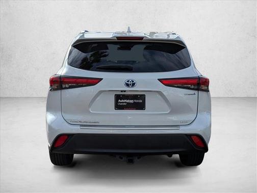 2022 Toyota Highlander Hybrid XLE
