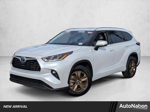 2022 Toyota Highlander Hybrid XLE