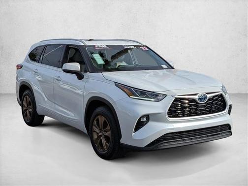 2022 Toyota Highlander Hybrid XLE