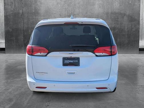 2018 Chrysler Pacifica LX