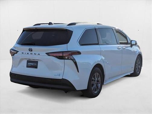 2021 Toyota Sienna LE