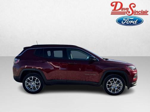 2022 Jeep Compass Latitude Lux