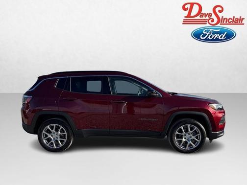 2022 Jeep Compass Latitude Lux