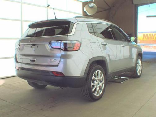 2022 Jeep Compass Latitude Lux