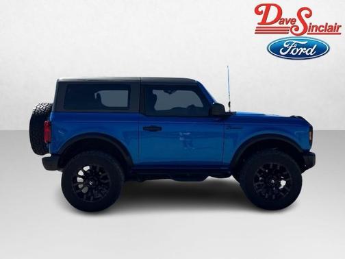 VELOCITY BLUE METALLIC 2022 Ford Bronco Black Diamond