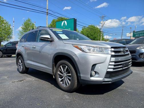 Celestial Silver Metallic 2017 Toyota Highlander XLE