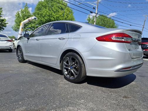 Ingot Silver Metallic 2018 Ford Fusion Hybrid SE