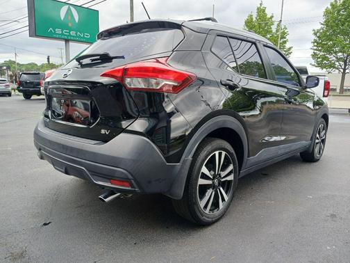 Super Black 2019 Nissan Kicks SV
