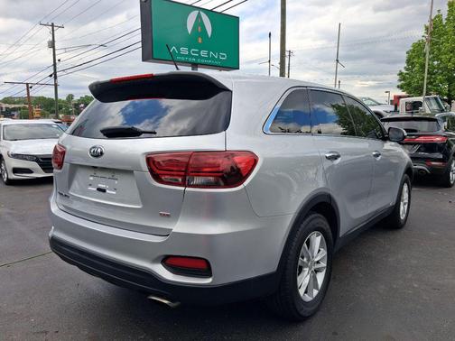 Sparkling Silver 2019 Kia Sorento LX