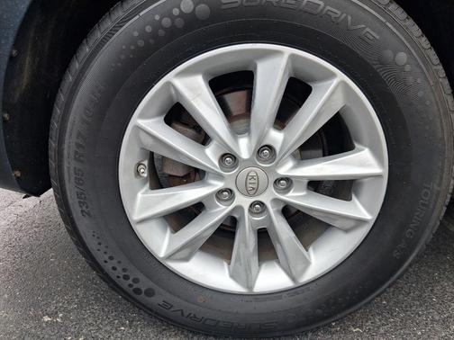 Sparkling Silver 2019 Kia Sorento LX