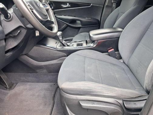Sparkling Silver 2019 Kia Sorento LX