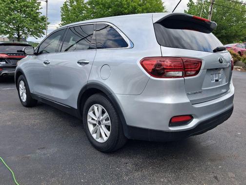 Sparkling Silver 2019 Kia Sorento LX