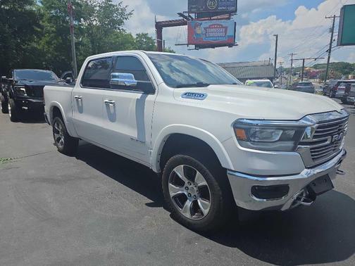 Ivory White Tri-Coat Pearlcoat 2019 RAM 1500 Laramie