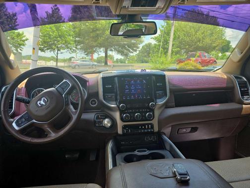 Ivory White Tri-Coat Pearlcoat 2019 RAM 1500 Laramie
