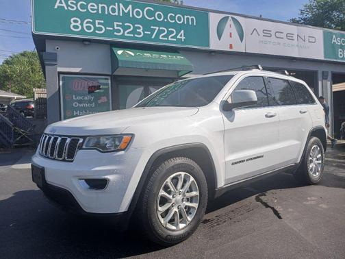 Bright White Clearcoat 2021 Jeep Grand Cherokee Laredo